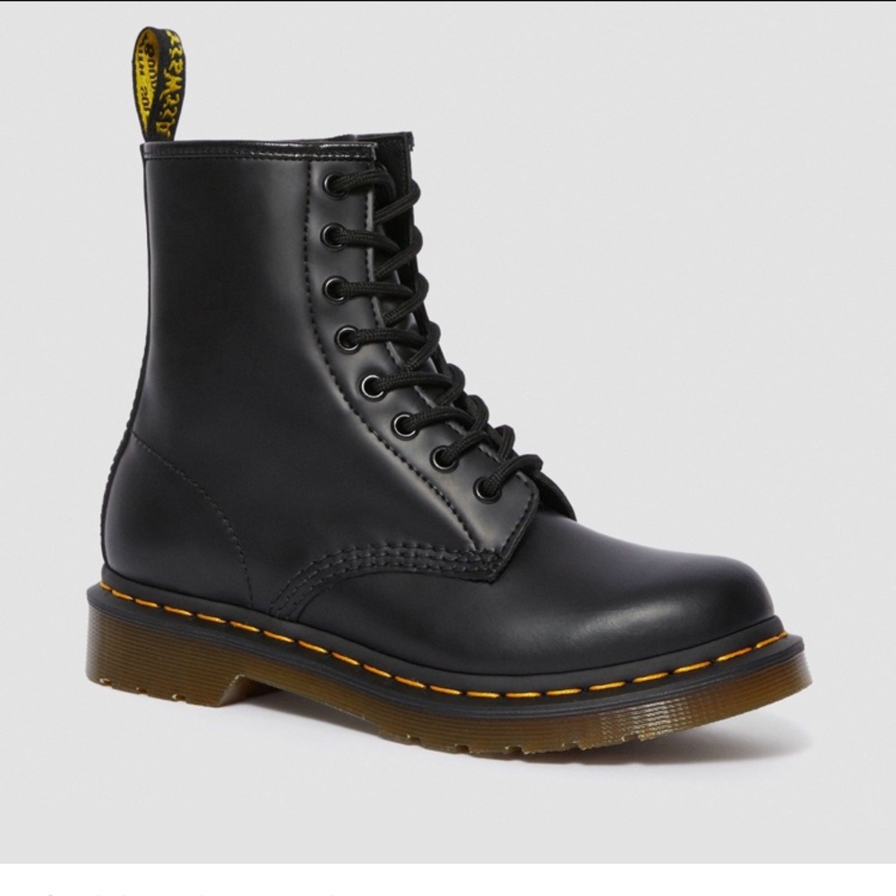 1460 Smooth Leather Lace Up Dr. Martens Boots